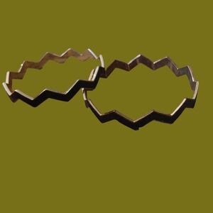 Chic Gold And Black Zigzag Bangle Bracelets